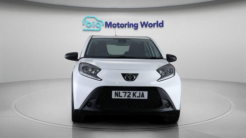 Used Toyota Aygo X PURE 72 HP (52 kW) 2022 White SUV
