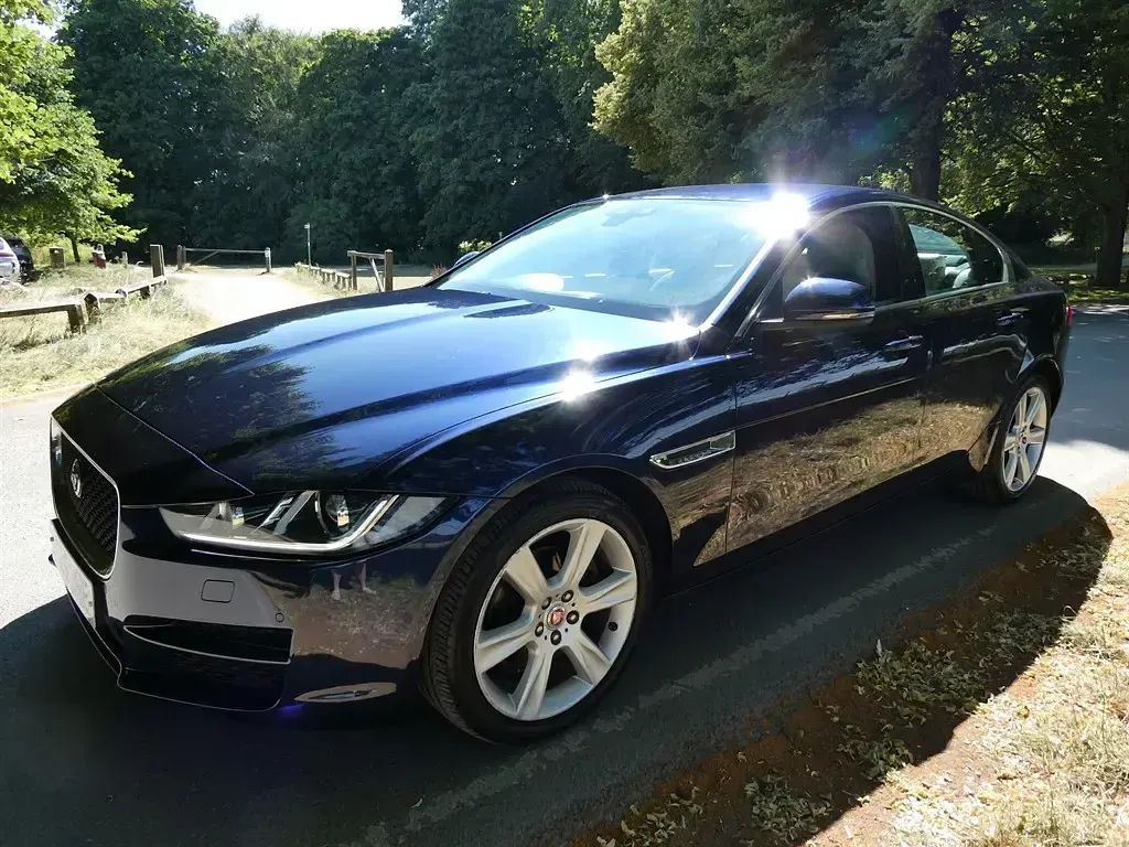 Used Jaguar XE Portfolio 180 HP (132 kW) 2015 Blue Sedan
