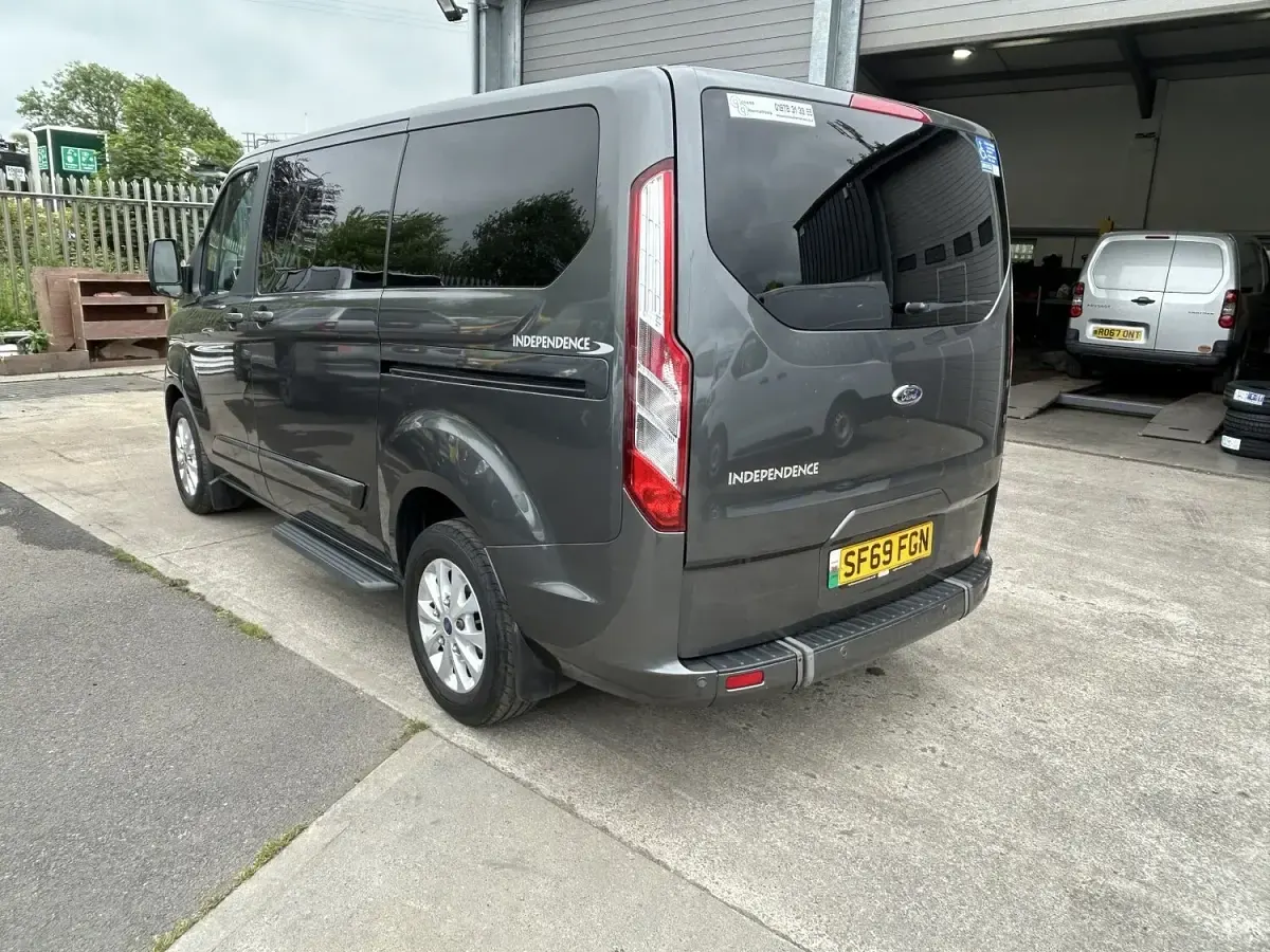 Used Ford Tourneo Custom Titanium 130 HP (95 kW) 2019 Grey Van