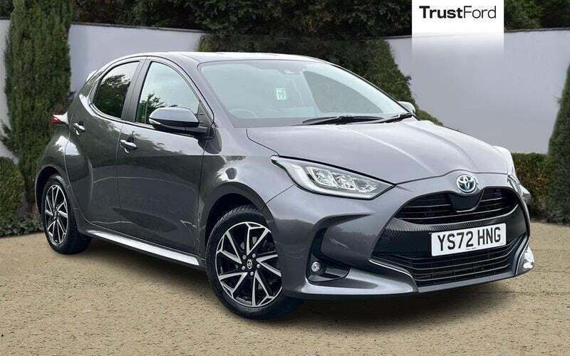Used 2025 Toyota Yaris Hybrid Design Hatchback | £14,980 (Good price) - Image 1/4
