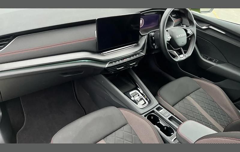 Used Skoda Octavia vRS 265 HP (194 kW) 2025 Green Estate