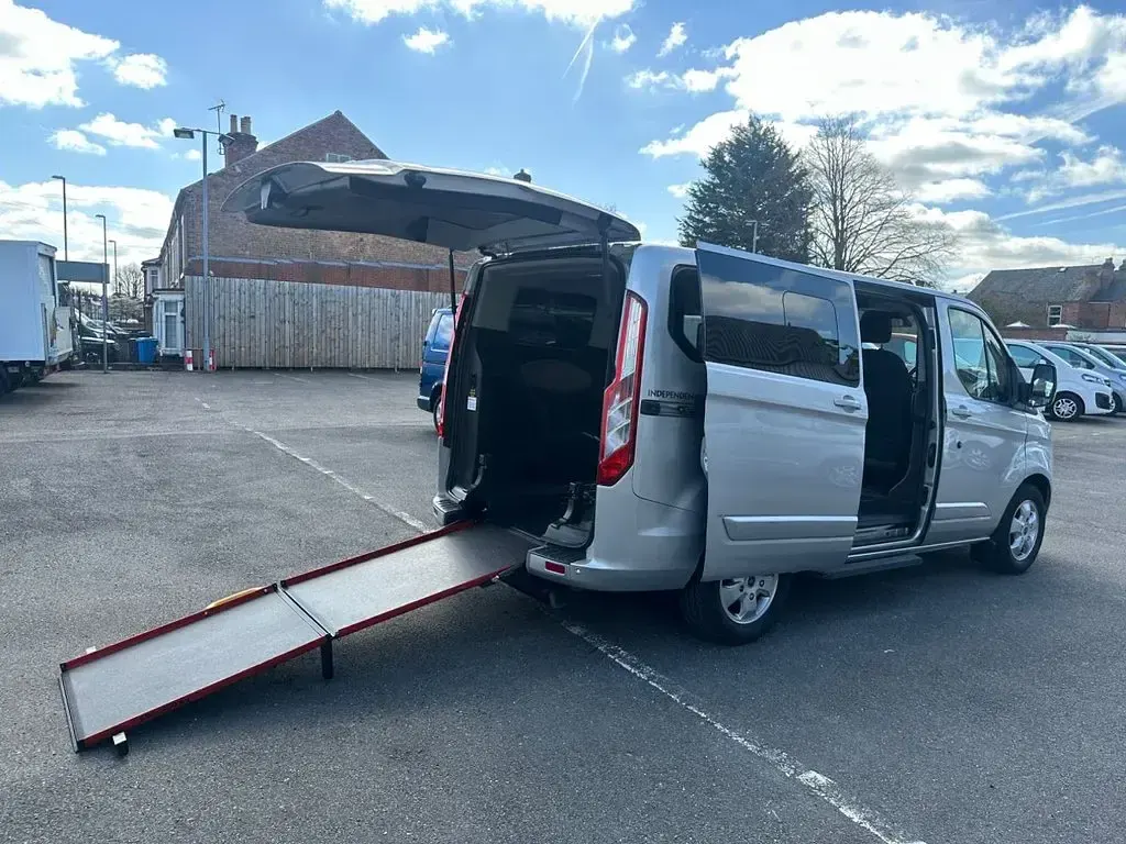 Used Ford Tourneo Custom Titanium 130 HP (95 kW) 2017 Silver Van