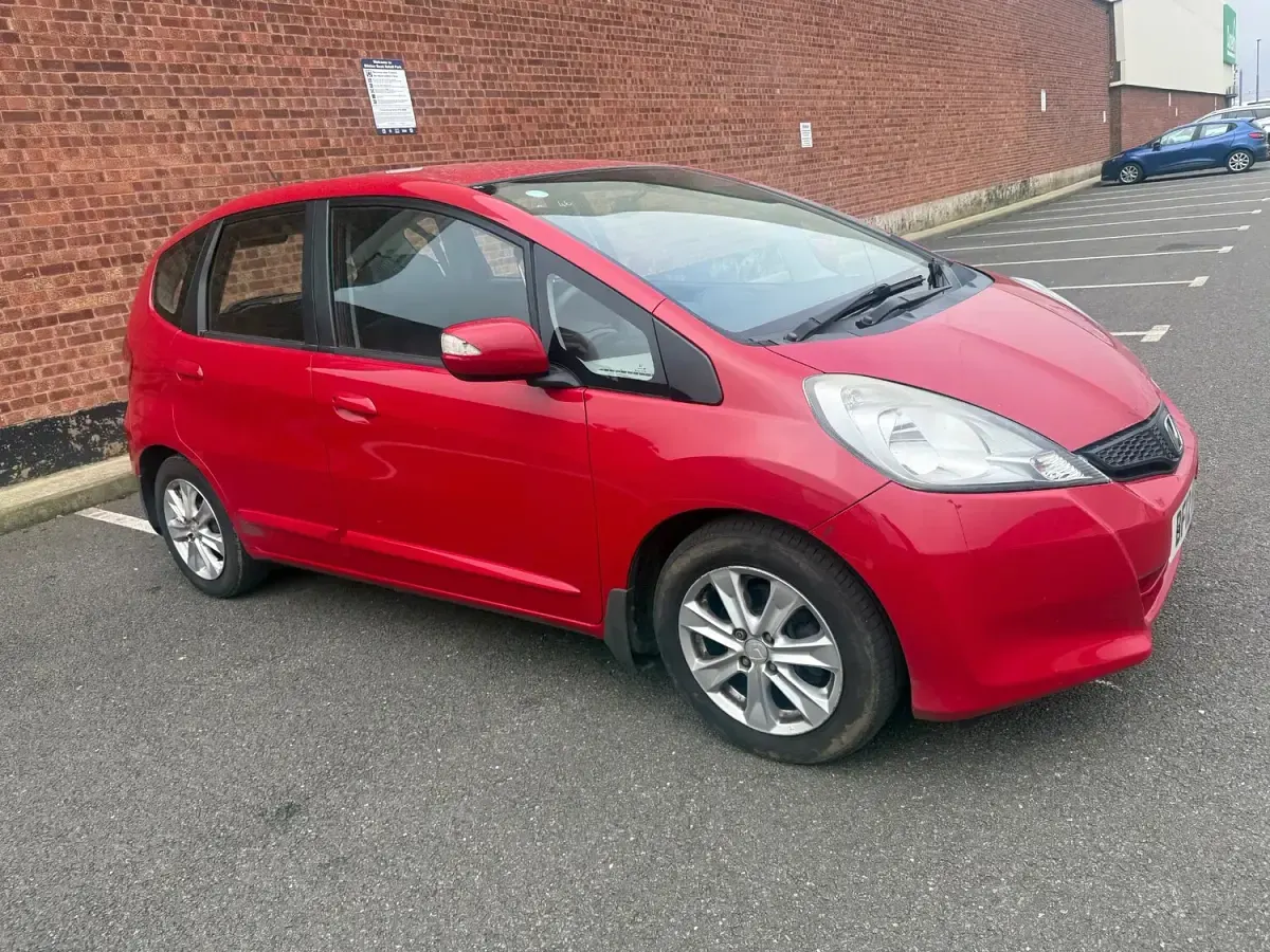 Used Honda Jazz ES 99 HP (72 kW) 2012 Red Hatchback