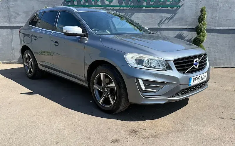 Used Volvo XC60 R-Design 190 HP (139 kW) 2016 SUV