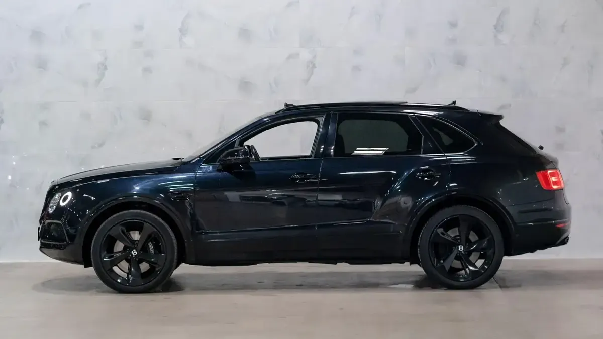 Used Bentley Bentayga 435 HP (319 kW) 2017 Black SUV