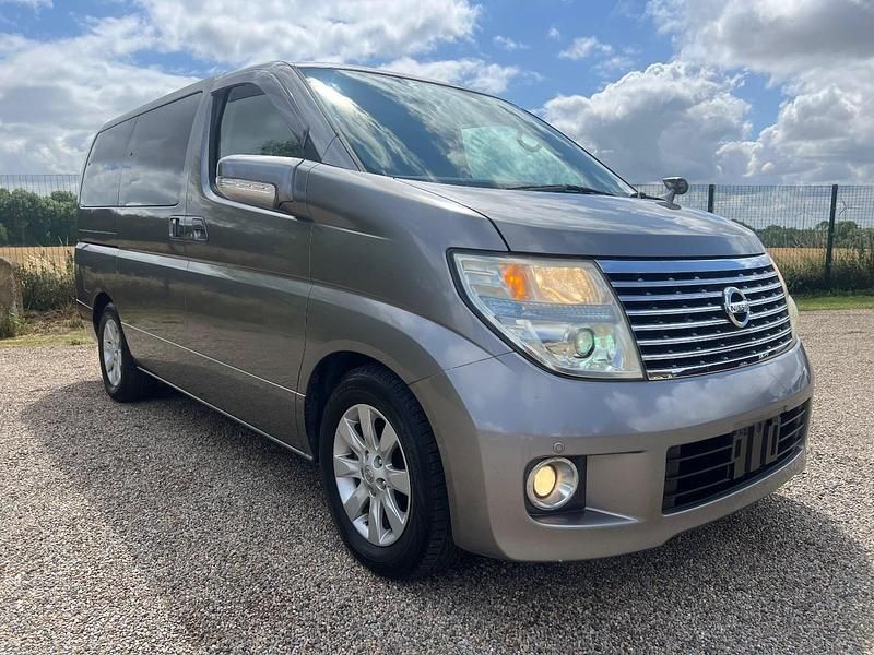 Usado Nissan Elgrand 2010 Gris Monovolumen