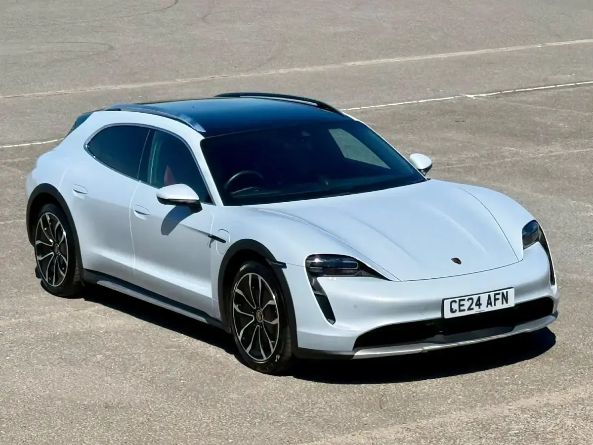 Używany Porsche Taycan 419 kW (571 KM) 2024 Szary Kombi