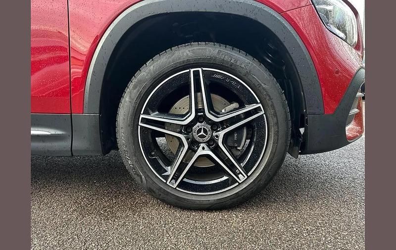 Second-hand Mercedes GLB200 Executive 150 CP (110 kW) 2022 Roșu SUV
