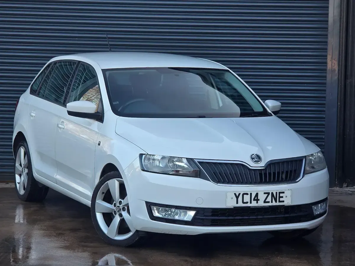 Used Skoda Rapid SE 90 HP (66 kW) 2014 White Hatchback