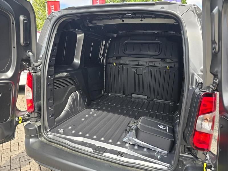 Used Vauxhall Combo 98 kW (134 HP) 2024 Grey