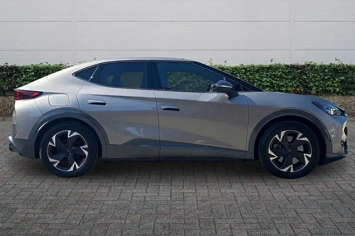 Usado Cupra Tavascan 210 kW (286 HP) 2025 Atacama desert SUV