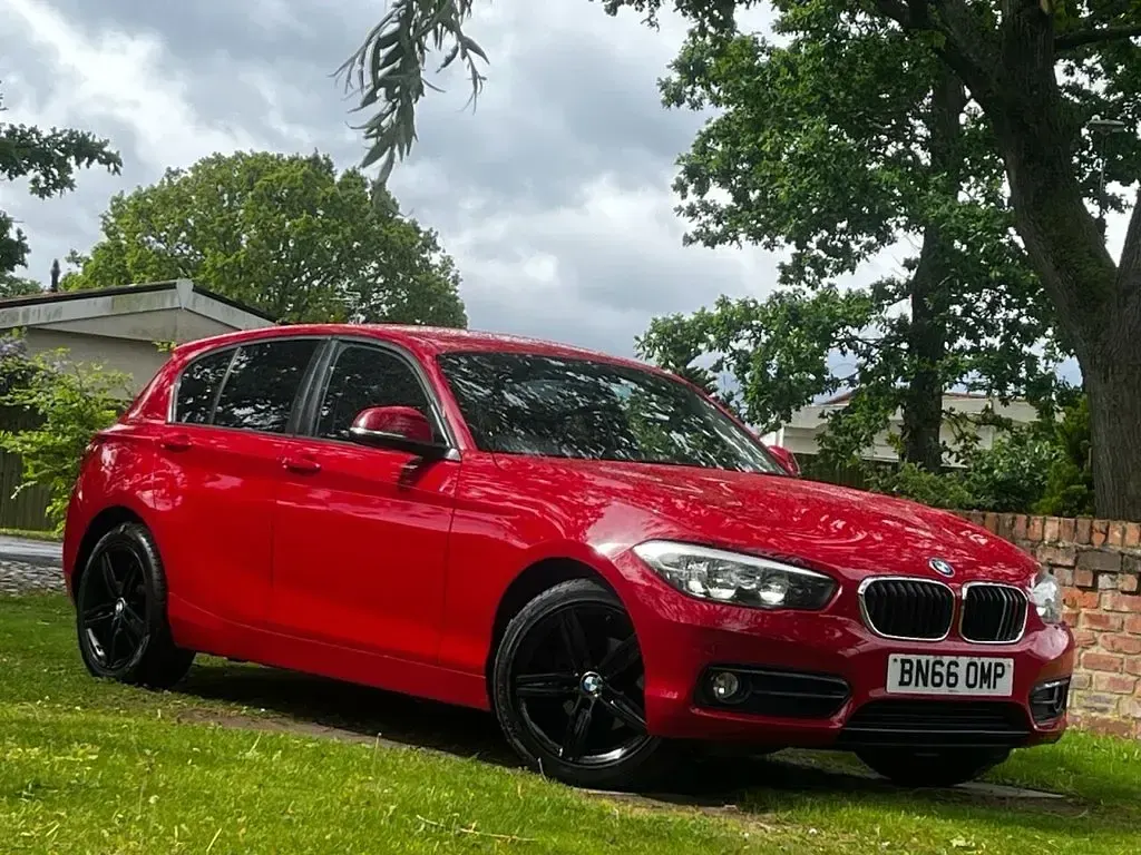 Used BMW 118 Sport Line 136 HP (100 kW) 2016 Red Hatchback