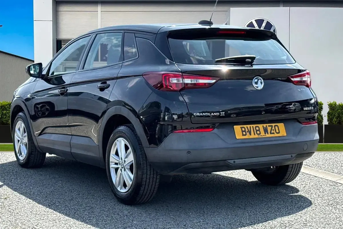 Used Vauxhall Grandland X S 120 HP (88 kW) 2018 Black SUV