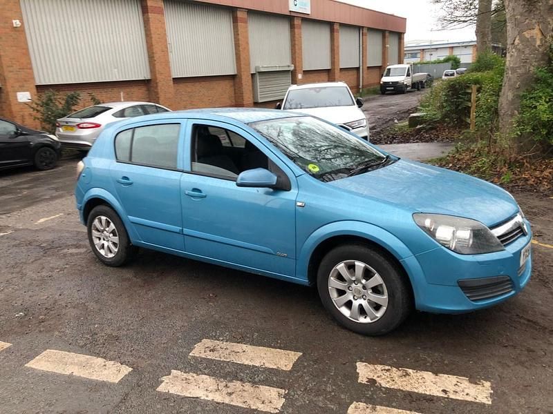 Blue Used 2005 Vauxhall Astra Club Hatchback | £1,490 (Fair price) - Image 1/4