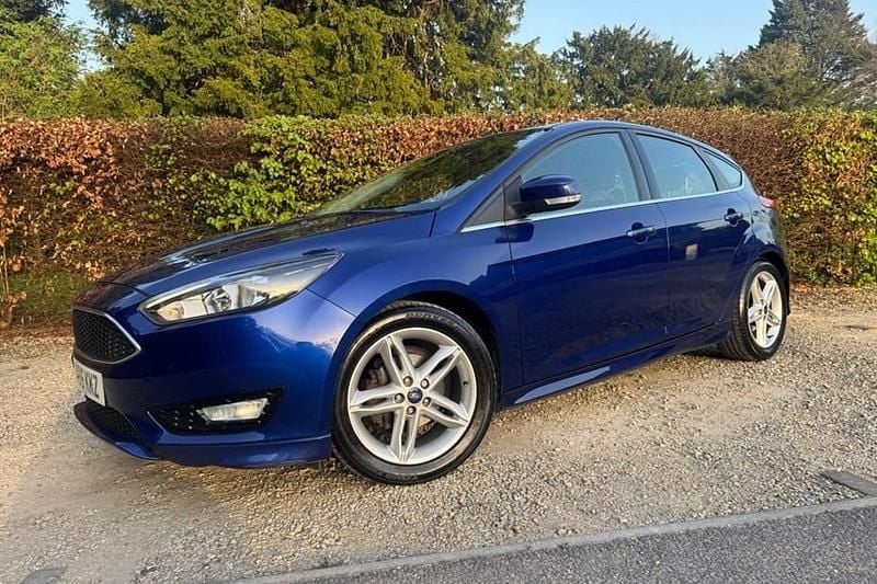 Used Ford Focus Zetec 120 HP (88 kW) 2016 Blue Hatchback