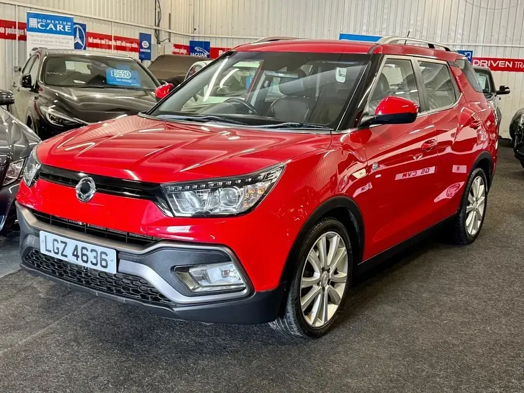 Used SsangYong XLV 115 HP (84 kW) 2018 Red SUV