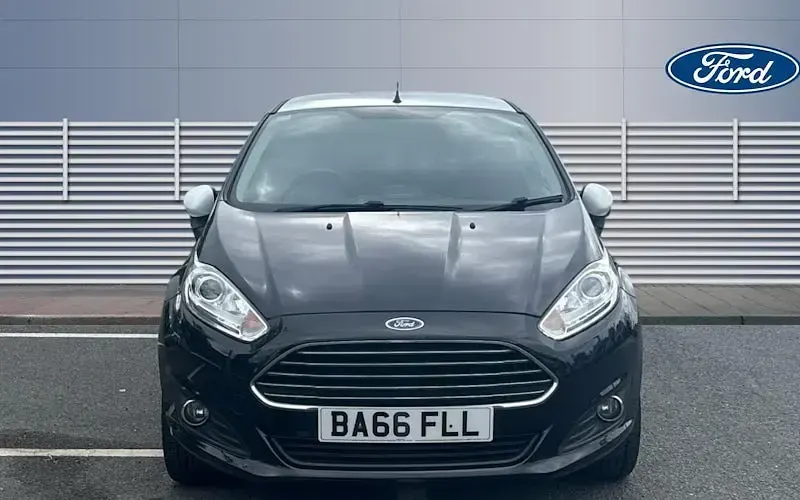 Used Ford Fiesta Zetec 82 HP (60 kW) 2016 Black Hatchback