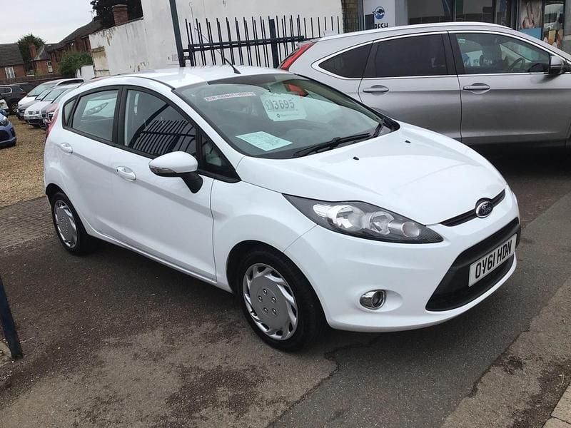 Used Ford Fiesta 82 HP (60 kW) 2011 White Hatchback
