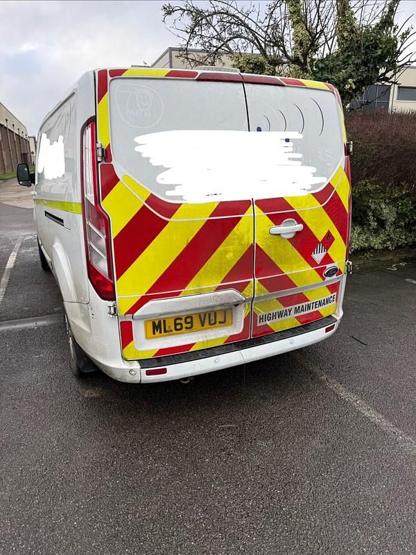 Used Ford Transit Custom Limited 130 HP (95 kW) 2019 White Van