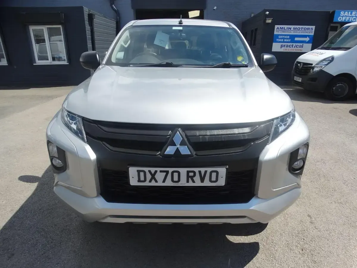Used Mitsubishi L200 150 HP (110 kW) 2020 Silver Pickup