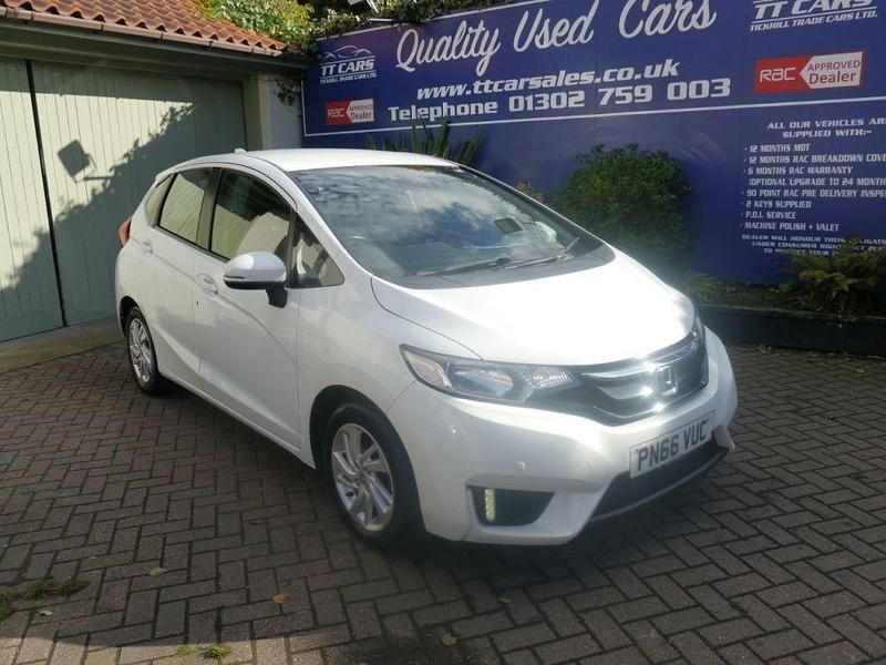 White Used 2016 Honda Jazz SE Hatchback | £7,495 (Fair price) - Image 1/4