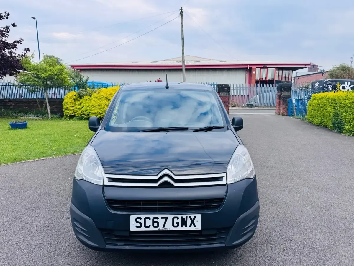 Usado Citroën Berlingo 75 HP (55 kW) 2018 Preto Monovolume