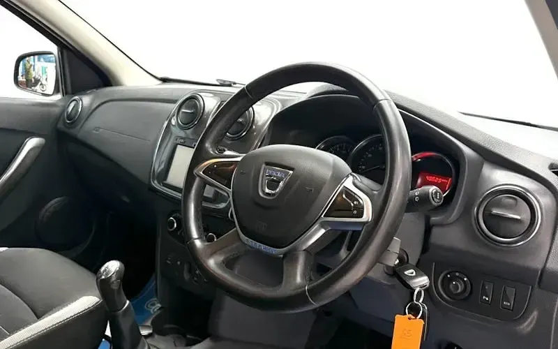 Used Dacia Sandero Lauréate 90 HP (66 kW) 2018 Grey Hatchback