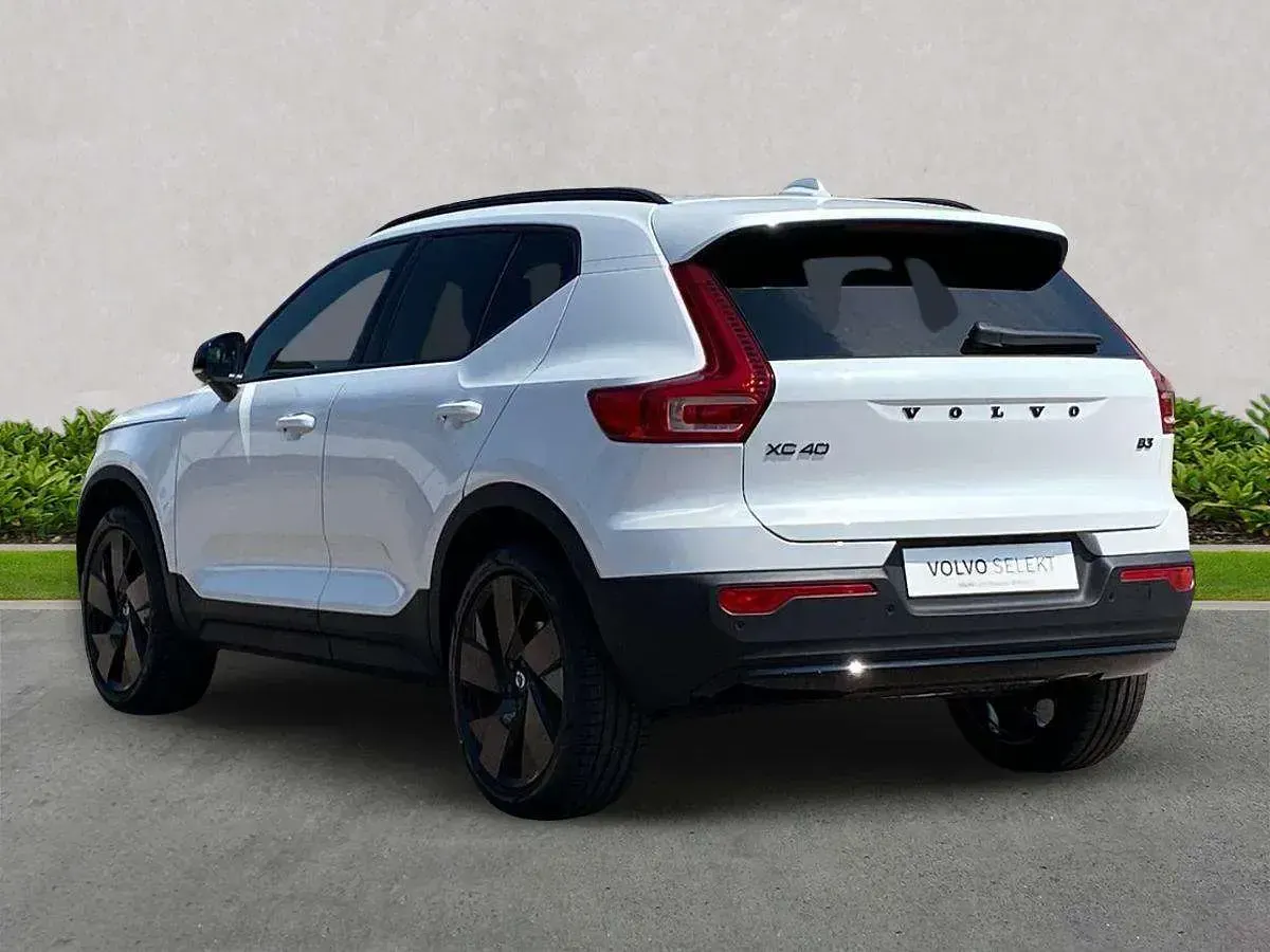 New Volvo XC40 Plus 161 HP (118 kW) 2026 Crystal white SUV