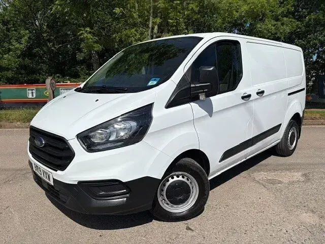 Used Ford Transit Custom 105 HP (77 kW) 2019 White Van