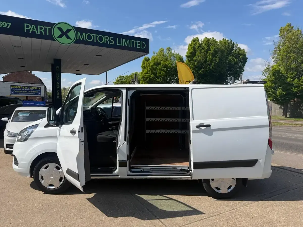Used Ford Transit Custom Trend 105 HP (77 kW) 2021 White Van