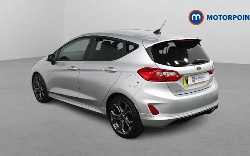 Usado Ford Fiesta ST-Line 95 HP (69 kW) 2020 Prateado Citadino