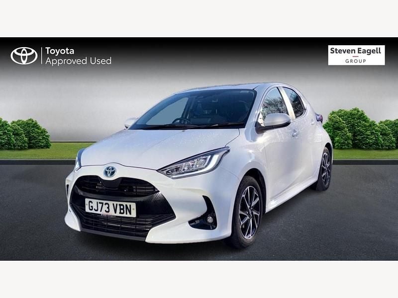Used Toyota Yaris Hybrid Design 114 HP (83 kW) 2023 White Hatchback