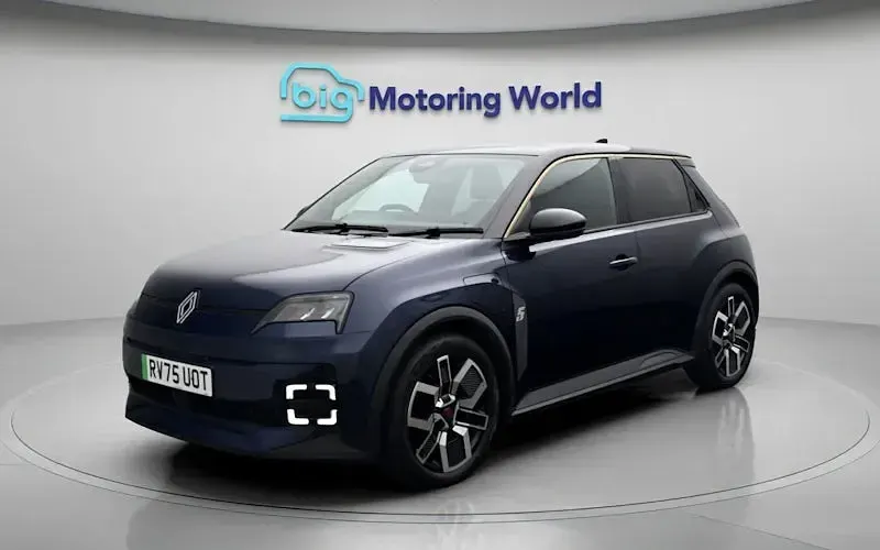 Used Renault 5 E-Tech Komfort 110 kW (150 HP) 2025 Hatchback