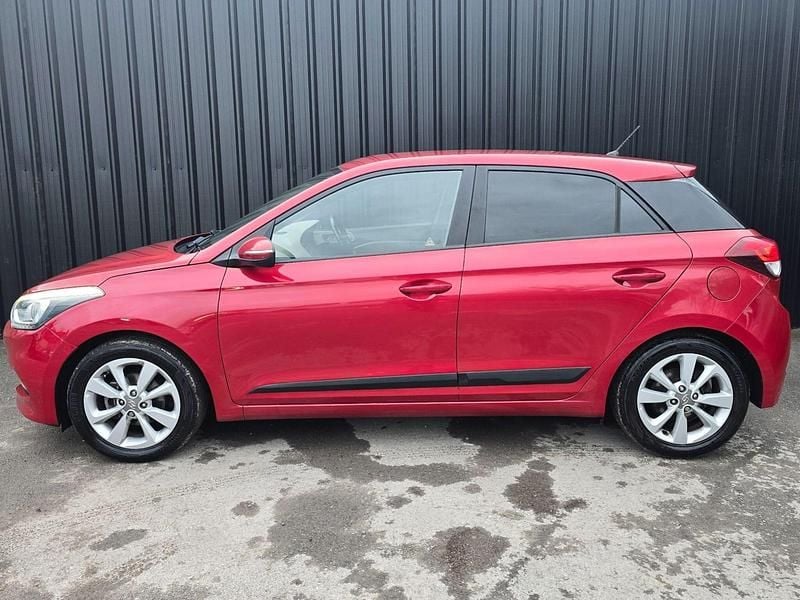 Used Hyundai i20 Premium 2015 Red Hatchback