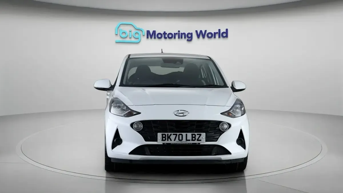 Used Hyundai i10 SE 67 HP (49 kW) 2020 White Hatchback