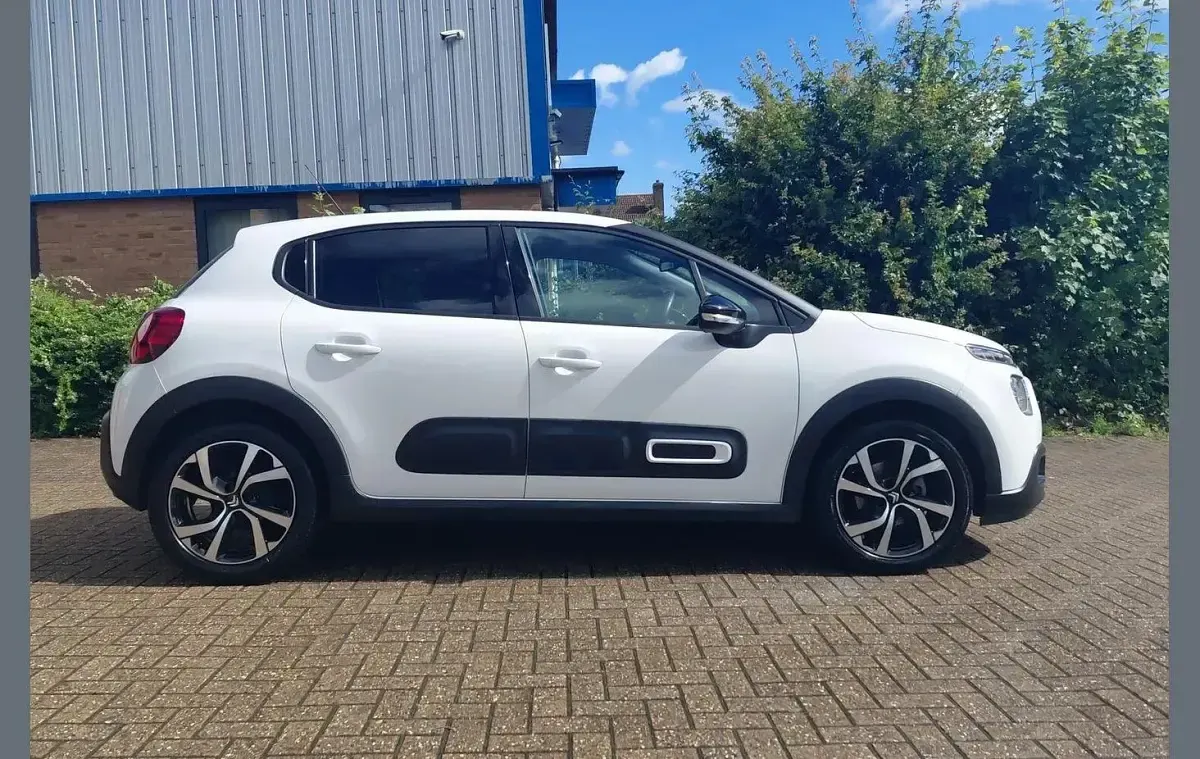 Used Citroën C3 PureTech 82 HP (60 kW) 2024 White Hatchback