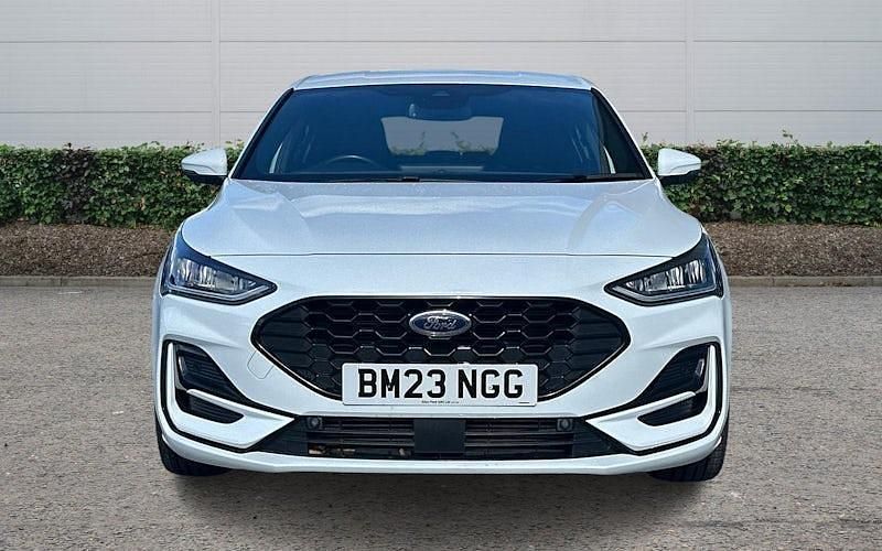 Used Ford Focus ST-Line 125 HP (91 kW) 2023 White Hatchback