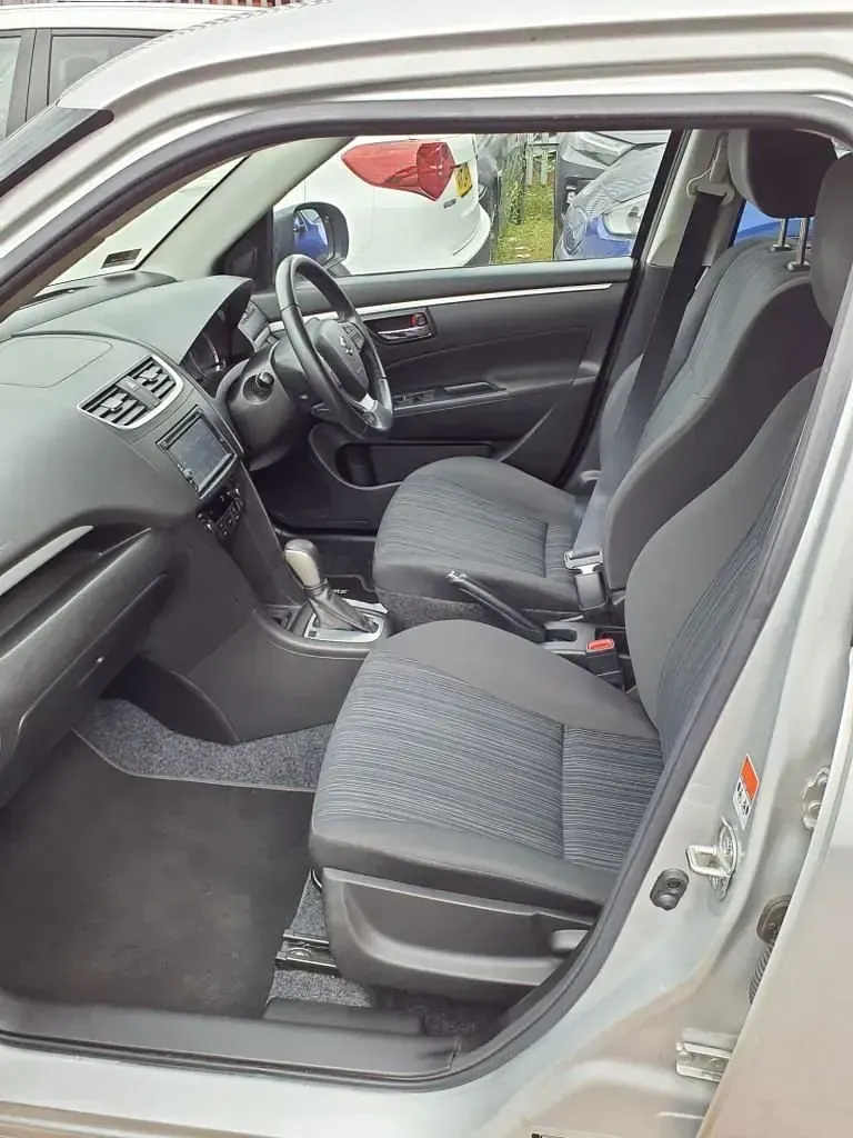 Usado Suzuki Swift SZ4 94 CV (69 kW) 2014 Plateado Utilitario