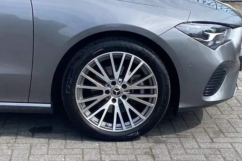 Used Mercedes CLA180 Shooting Brake Executive 148 HP (108 kW) 2025 Mountain grey Estate