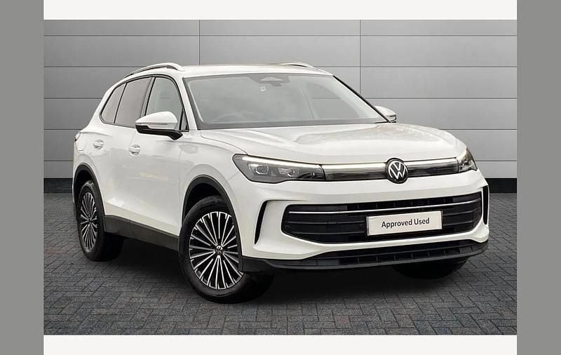 White Used 2025 VW Tiguan Match SUV | £28,950 (A bit pricey) - Image 1/3