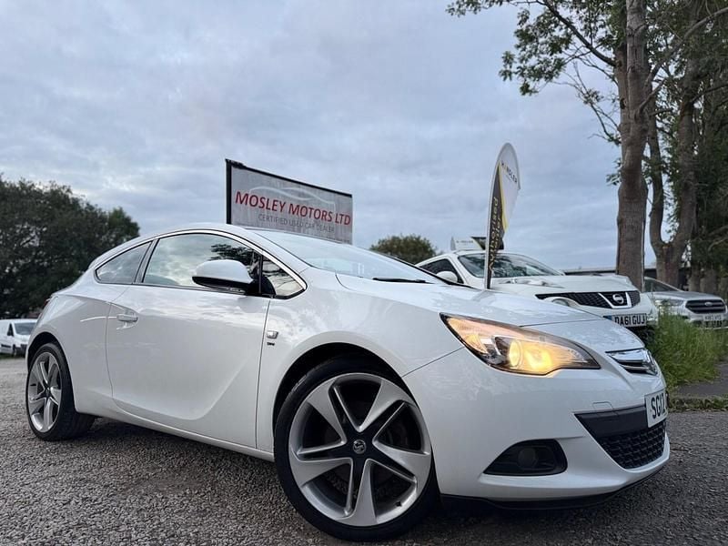 White Used 2012 Vauxhall Astra GTC SRi Hatchback | £2,790 (Good price) - Image 1/4