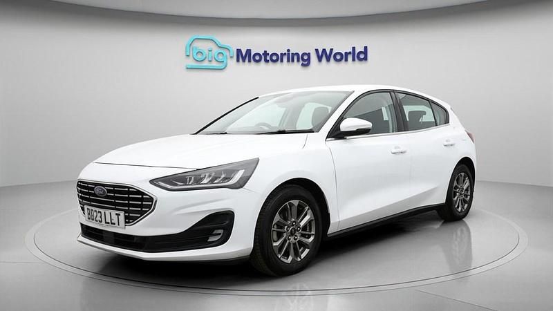 Used Ford Focus Titanium 125 HP (91 kW) 2023 White Hatchback