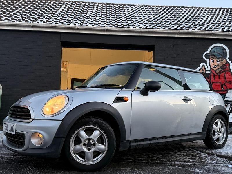 Begagnad Mini ONE Hatch 97 HK (71 kW) 2010 Silver Halvkombi