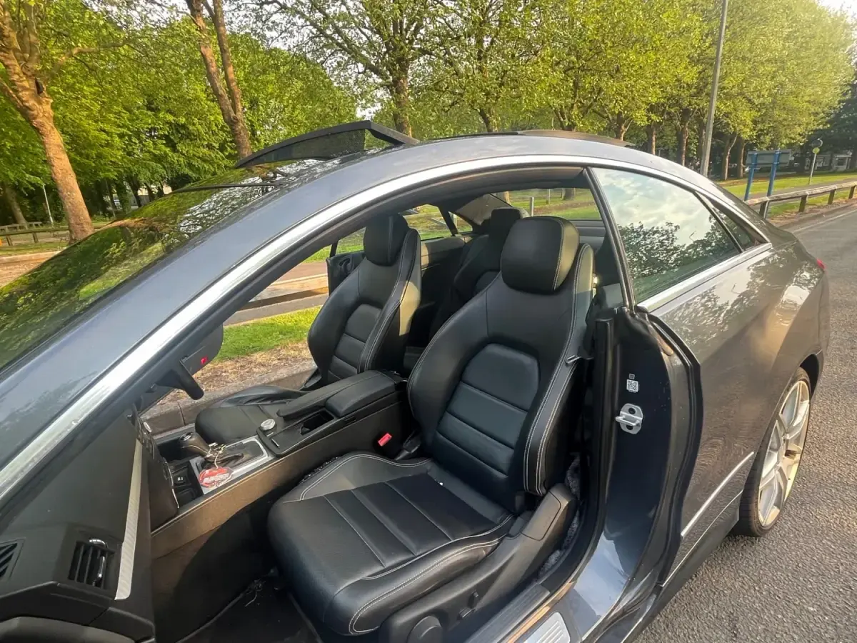 Usado Mercedes E350 2010 Cinzento Coupé
