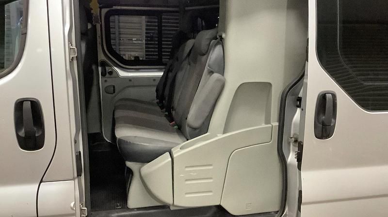 Used Renault Trafic 115 HP (84 kW) 2009 Silver MPV