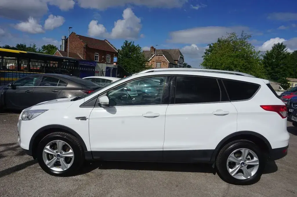 Used Ford Kuga Zetec 150 HP (110 kW) 2015 White SUV