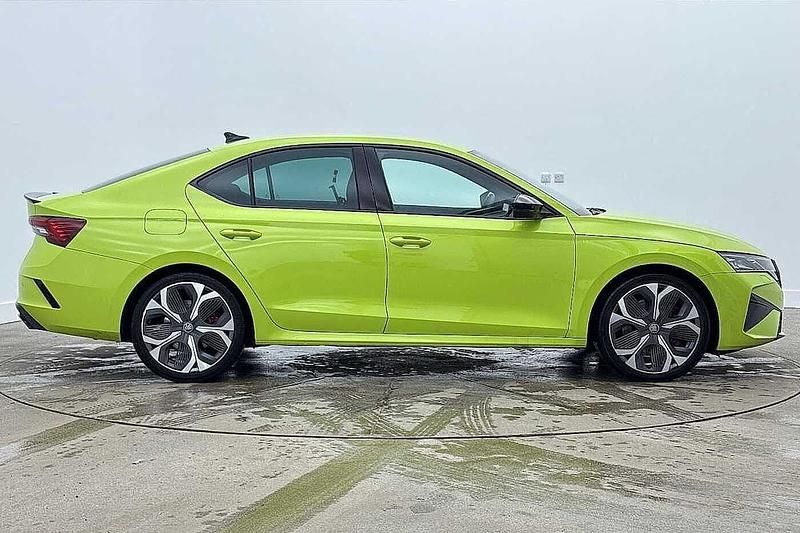 Used Skoda Octavia vRS 265 HP (194 kW) 2025 Green Hatchback