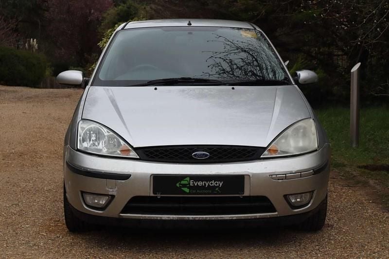 Used Ford Focus Zetec 100 HP (73 kW) 2002 Silver Hatchback
