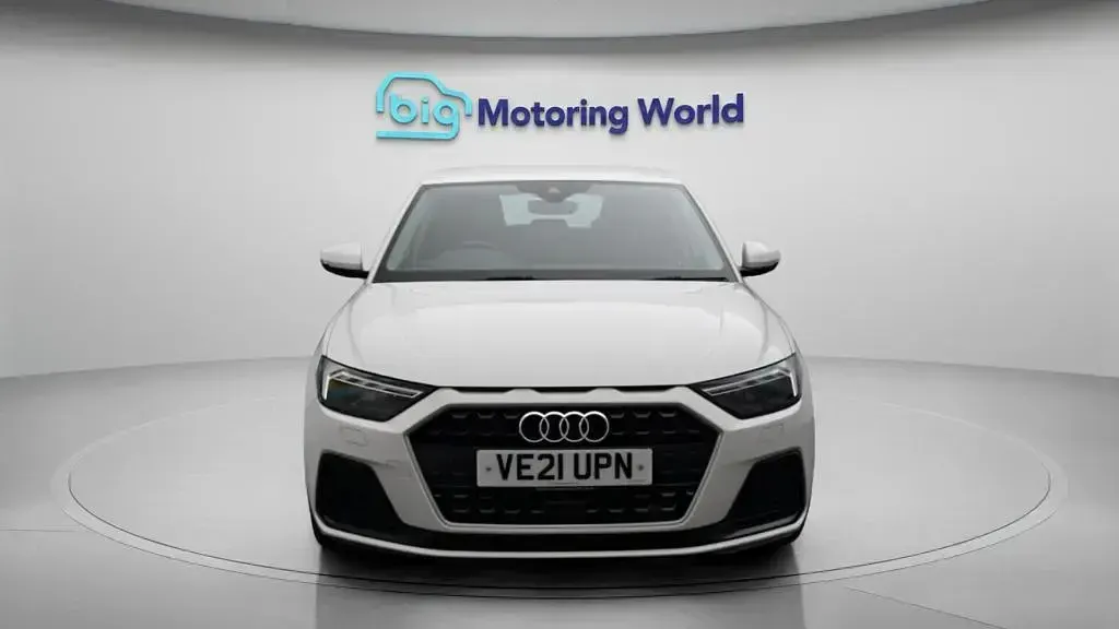 Used Audi A1 Sportback Sport 95 HP (69 kW) 2021 White Hatchback