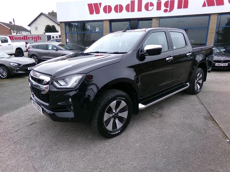 Used Isuzu Pick up 164 HP (120 kW) 2021 Black Pickup
